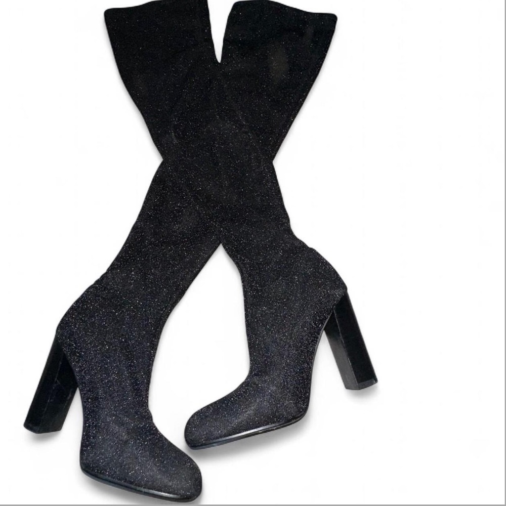 Black Over the Knee Boots with Sleek Silhouette